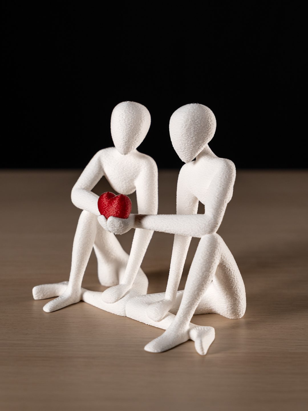 3D-gedrucktes Figurenpaar mit Herz