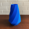 Facettierte Blumenvase mit diagonaler Streifenstruktur, PrintHero