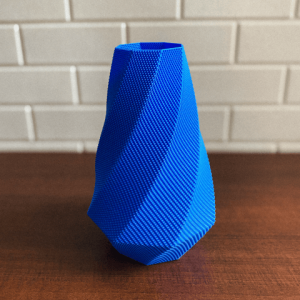 Facettierte Blumenvase mit diagonaler Streifenstruktur, PrintHero