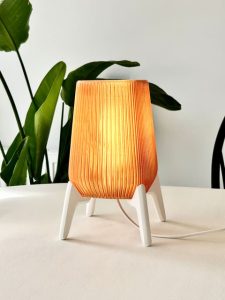 Freya – Tischlampe mit gerippter Textur