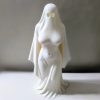 Kunstvolle Geisterfigur mit fließendem Schleiergewand, PrintHero