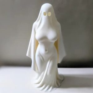Kunstvolle Geisterfigur mit fließendem Schleiergewand, PrintHero