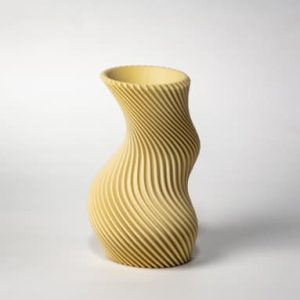 Organisch geschwungene Vase mit feiner vertikaler Rillenstruktur, PrintHero