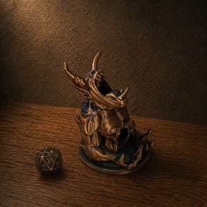 Fantasy-Würfelturm in Form eines gehörnten Monster-Schädels, PrintHero