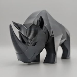 Geometrische Nashorn-Skulptur mit facettierter Low-Poly-Form, PrintHero
