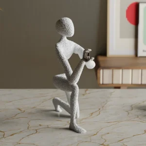 Abstrakte NObody-Figur beim kniend Heiratsantrag mit Ringbox, PrintHero