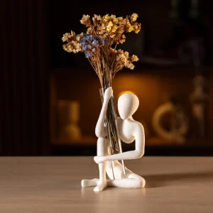 Abstrakte NObody-Figur, die eine kleine Blumenvase hält, PrintHero