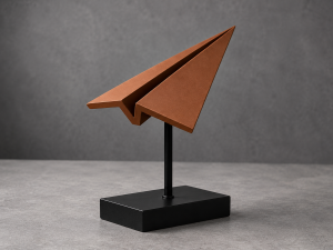 Papierflieger Skulptur