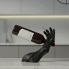 Futuristischer Weinflaschenhalter in Form eines mechanischen Cyborg-Arms, PrintHero