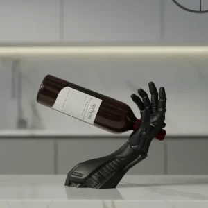 Futuristischer Weinflaschenhalter in Form eines mechanischen Cyborg-Arms, PrintHero
