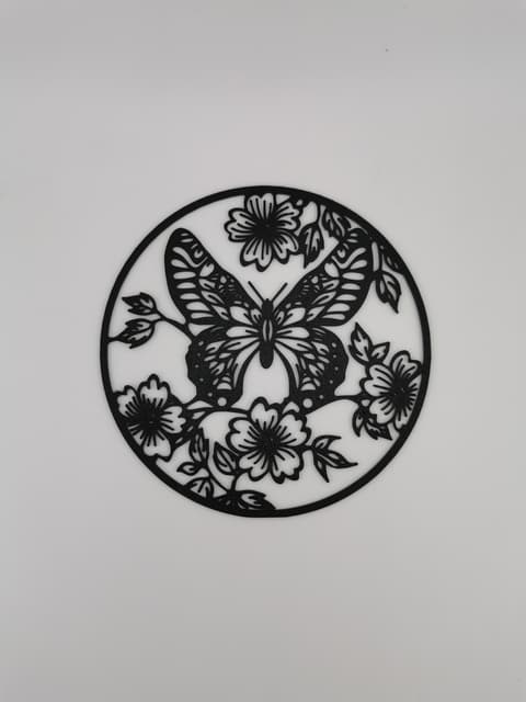 2D-Wandbild eines Schmetterlings umrahmt von Blumen, PrintHero
