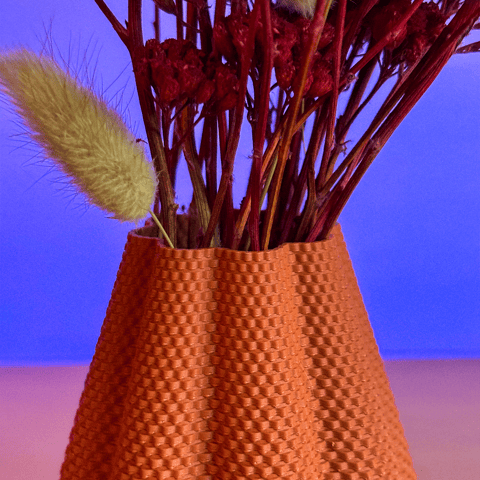 Konisch geformte Blumenvase mit feiner Rippenstruktur, PrintHero