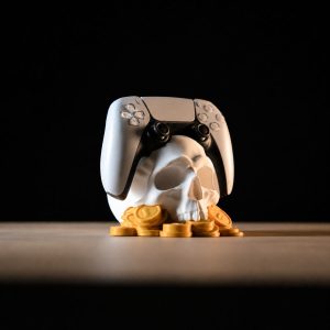 Totenkopf mit Goldmünzen als Controller-Ständer, PrintHero