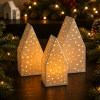 Weihnachtshaus mit Lochmuster als LED-Teelichthalter