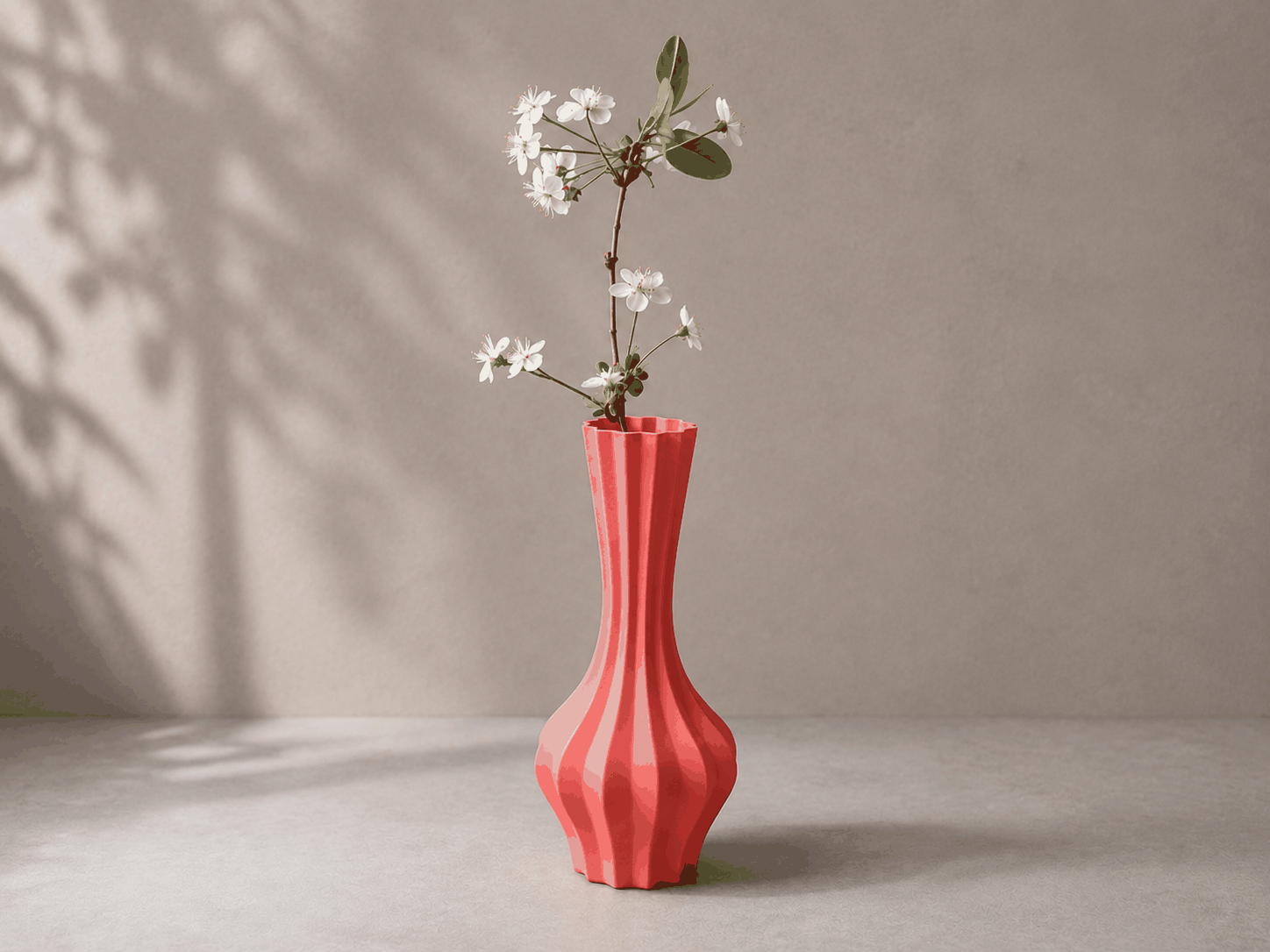 Vase mit sanft geriffelten, wellenförmigen Rillen und Wellenrand, PrintHero