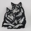 2D-Wandbild mit zwei kuschelnden Wölfen im Scherenschnitt-Stil, PrintHero
